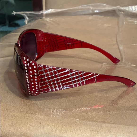 Chic Bling Red Sunglasses - Picture 2 of 6